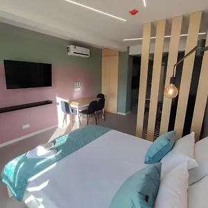 https://social-lodge-happiness.madeira-islandshotels.com